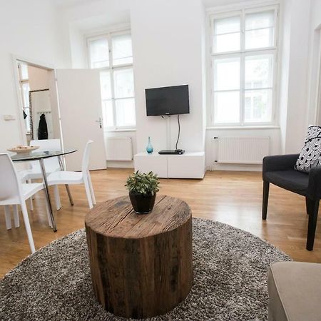 Quiet Apartment With Balcony Charles Bridge Prague Exterior photo